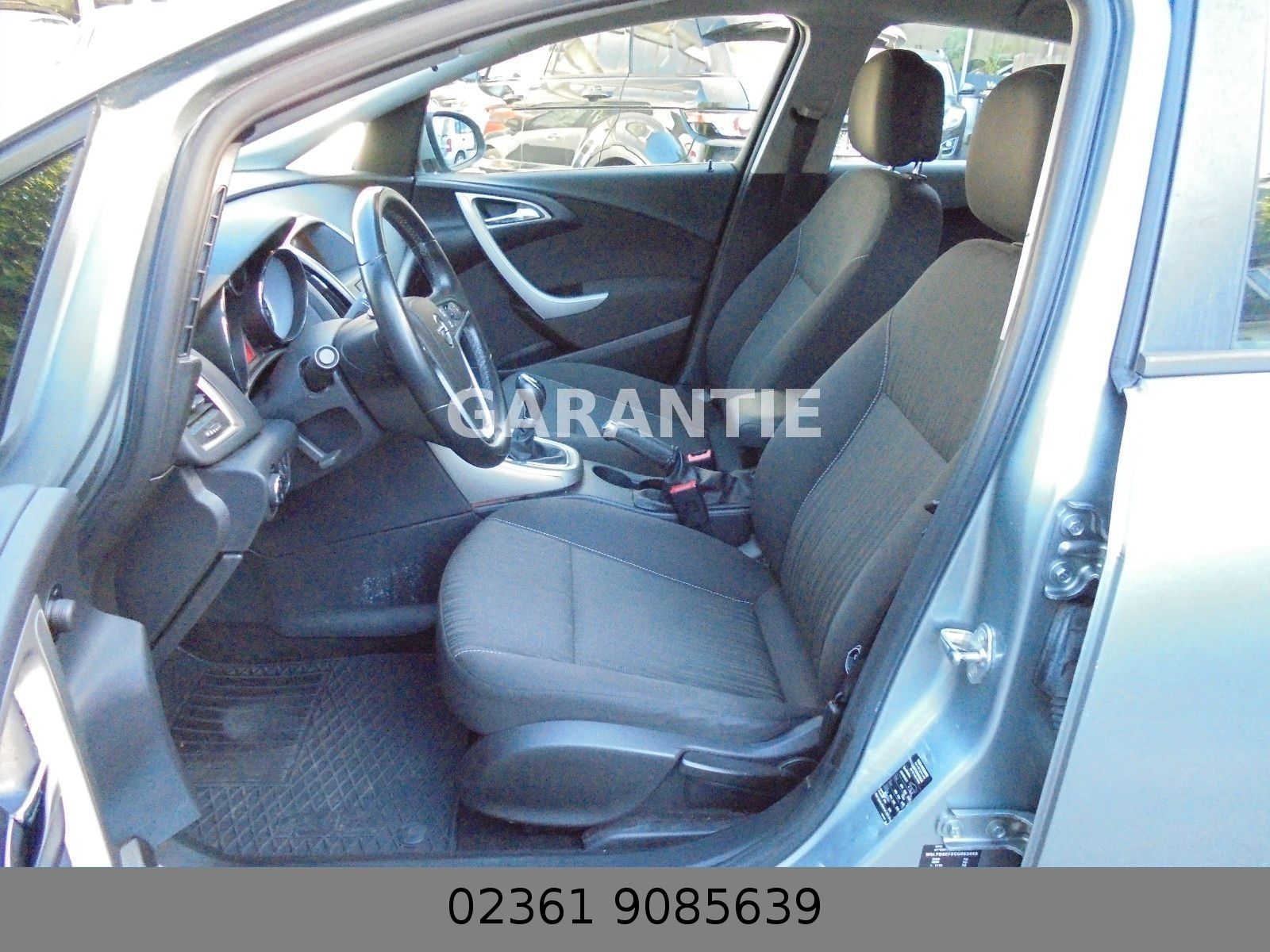 Fahrzeugabbildung Opel Astra J Lim. 5-trg. Edition Klima/Navi/5Türig