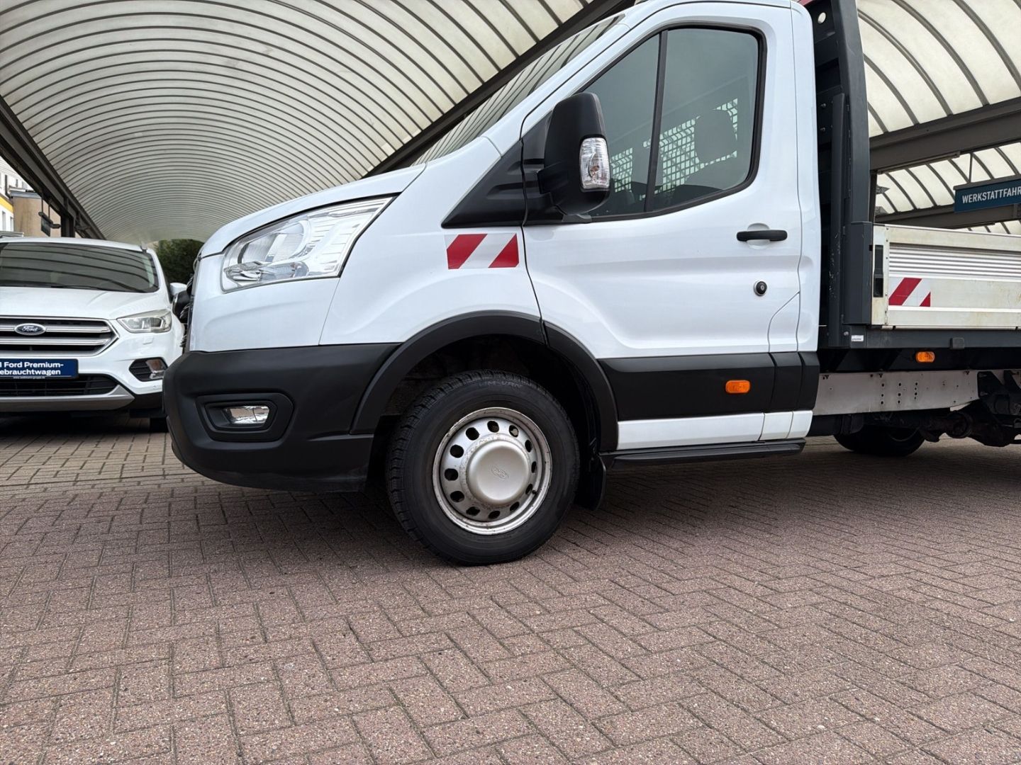 Fahrzeugabbildung Ford Transit Einzelk. Pritsche 350 L4 Trend Zwillingb