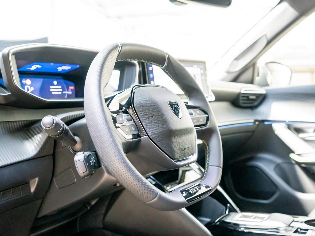 Peugeot 2008 GT HYBRID 145 e-DSC6 ACC LED 360° NAVI SHZ
