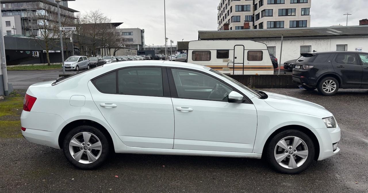 Skoda Octavia 2.0 TDI Lim. ~Teil-Leder~Navi~Keyless