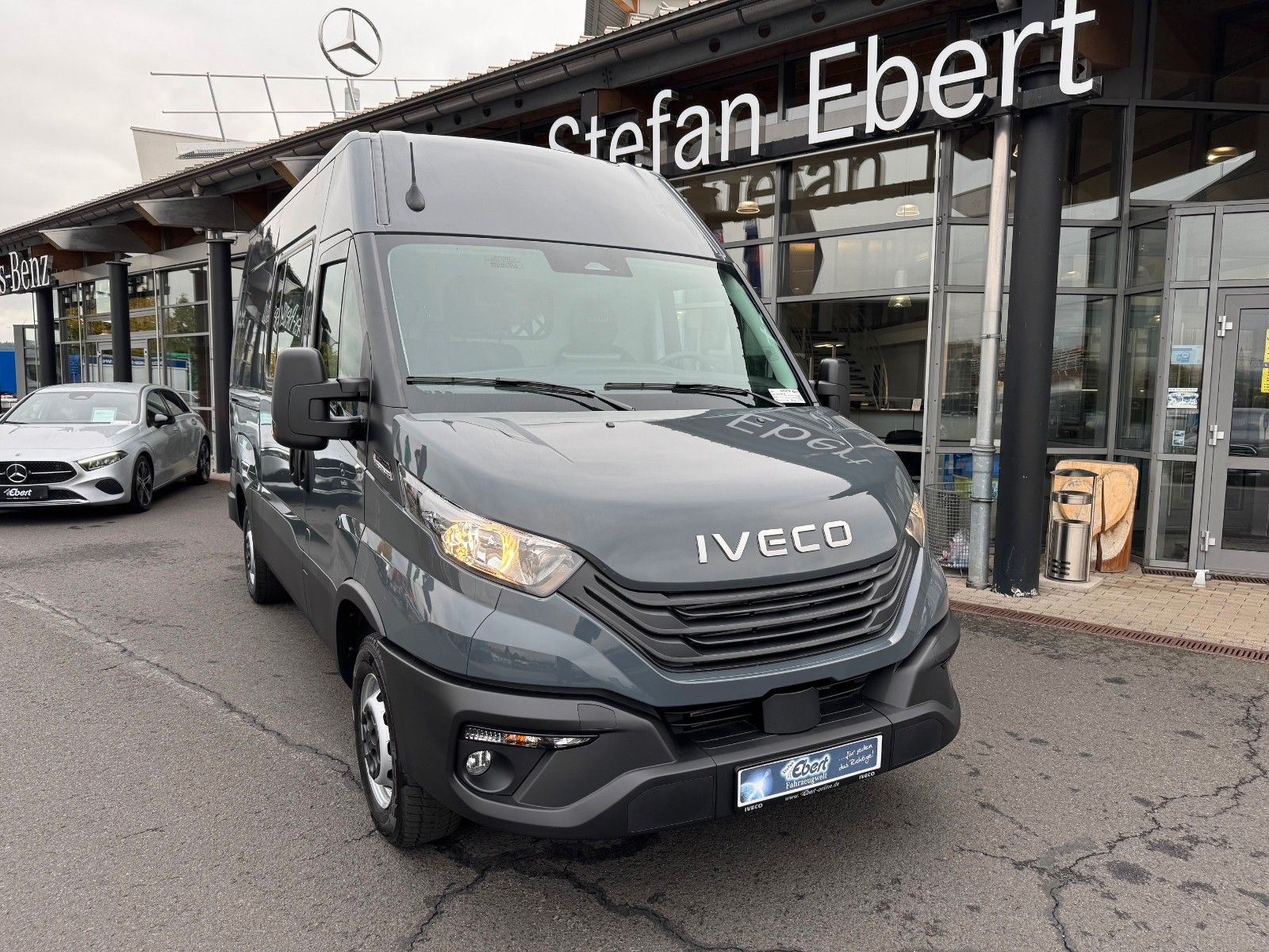 Fahrzeugabbildung Iveco Daily 35S18HA8 3.0L *R3.520mm*AHK*2xSchiebetür*