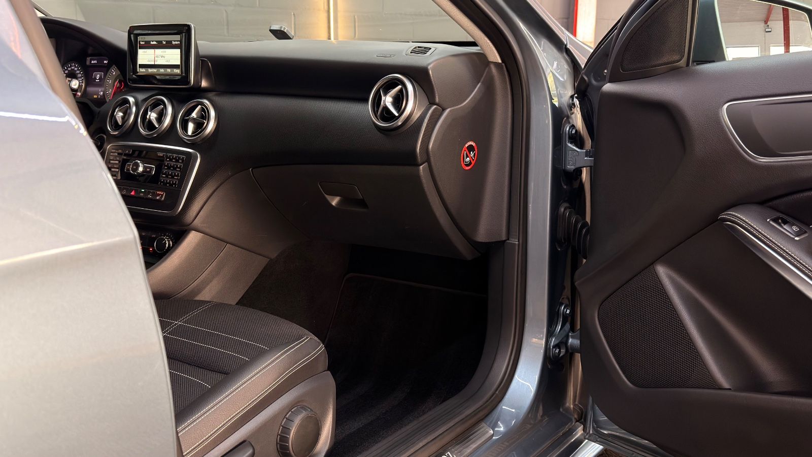 MERCEDES-BENZ A 180 A 180 Urban Kamara|LED|Xenon|Automatik Vorschau 23