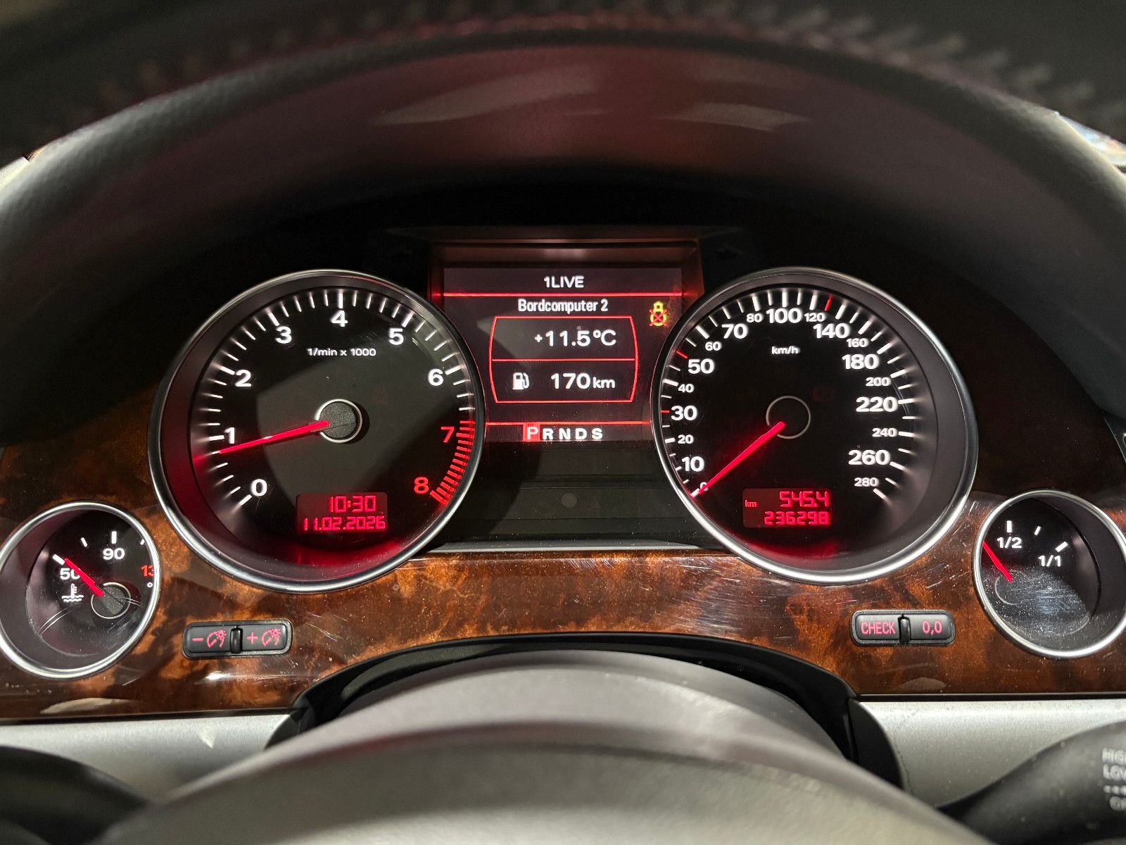 Fahrzeugabbildung Audi A8 3.2 FSI quattro/XENON/NAVI/PDC/LEDER/AUTOMATI