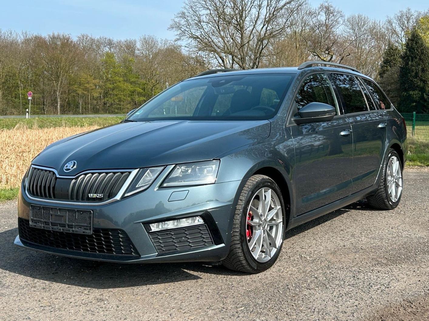 Skoda Octavia 2.0 TDi Combi RS Navi Klimaauto ACC PDC