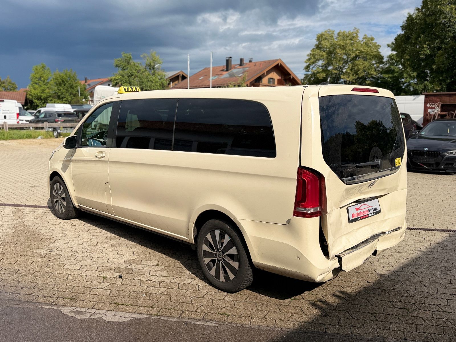 Fahrzeugabbildung Mercedes-Benz V 250 d 4MATIC extralang |360°|LED|TAXI