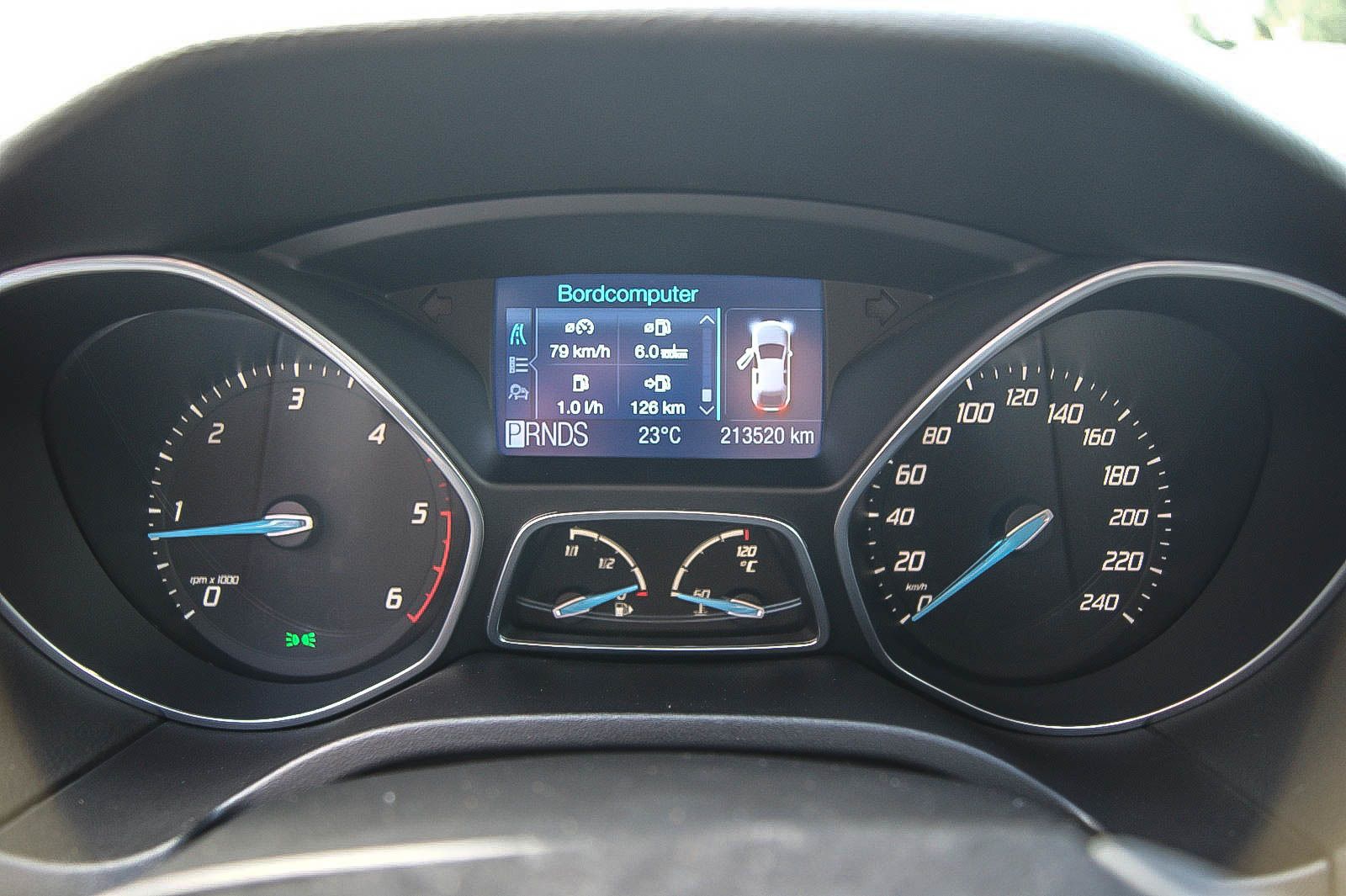 Fahrzeugabbildung Ford Focus Turnier Champions Edition AUTOMATIK