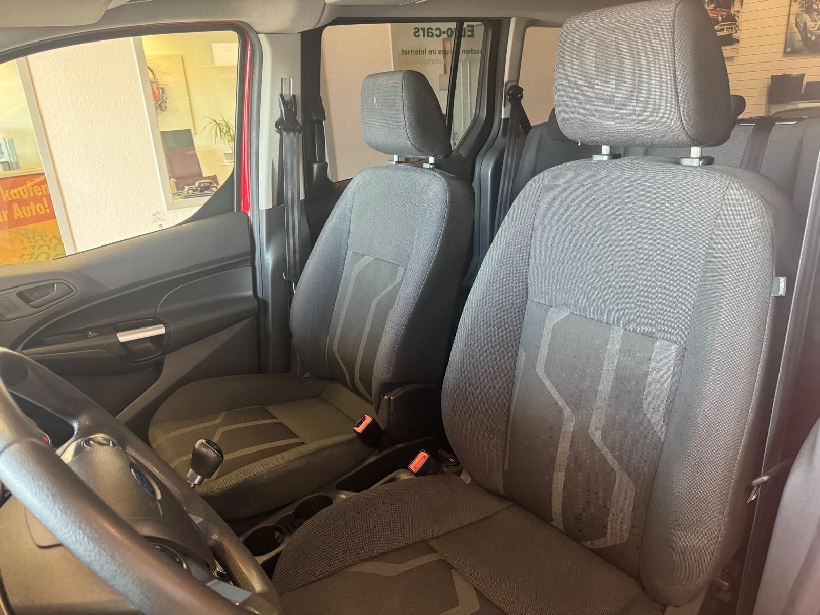 Fahrzeugabbildung Ford Tourneo Connect / KLIMA / PDC / WINTERPAKET
