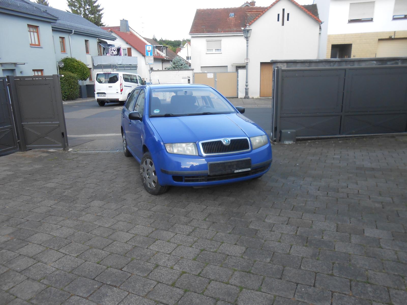 Skoda Fabia 1.2 12V Combi/AHK/8-fach Bereift/TÜV neu