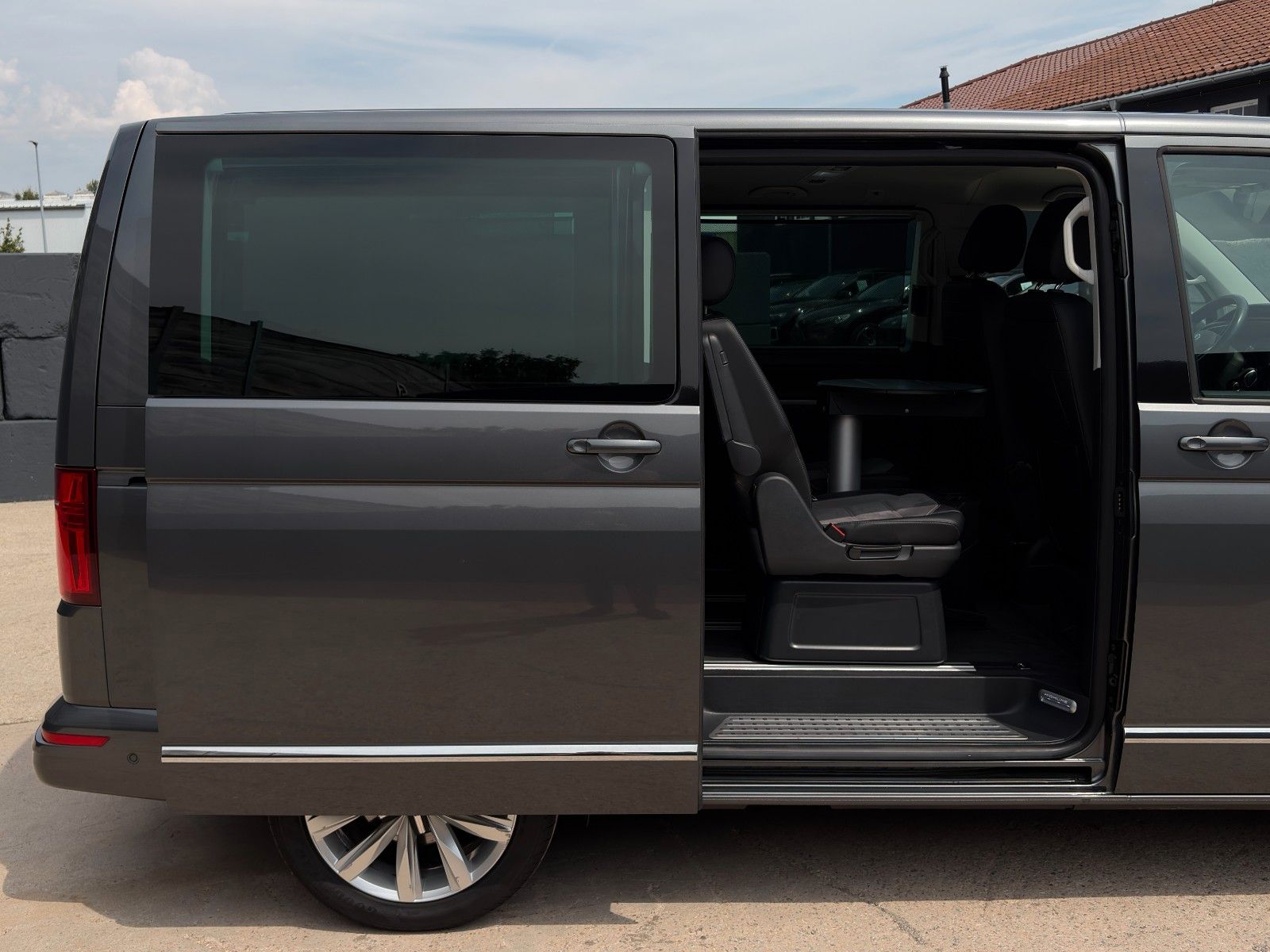 Fahrzeugabbildung Volkswagen T6.1 Multivan Highline Alcan. CAM ACC SHZ 3-Z KL