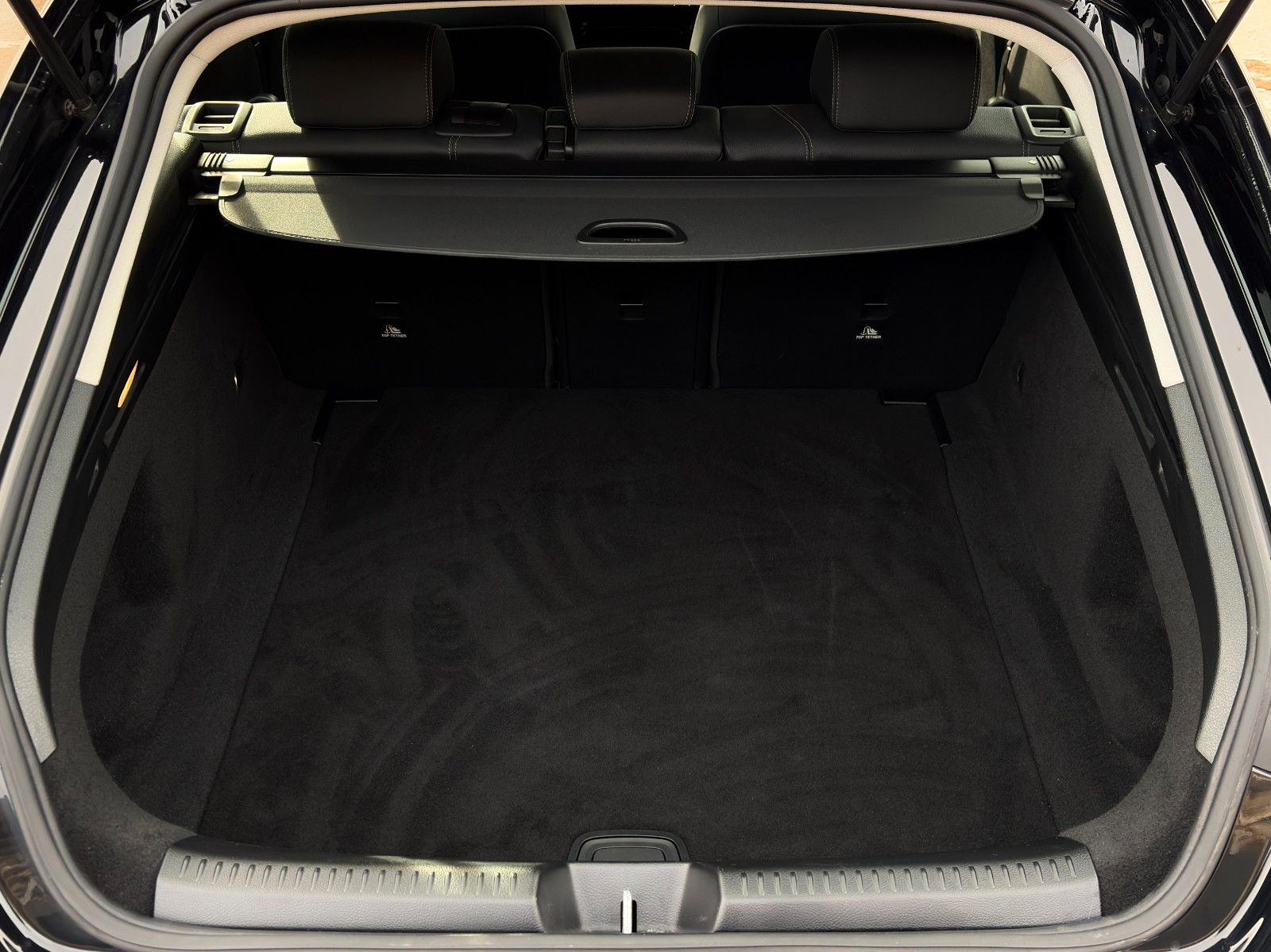 Fahrzeugabbildung Mercedes-Benz CLA 180 SB SHZ LKA TEMP MBUX Navi Wifi CarPlay