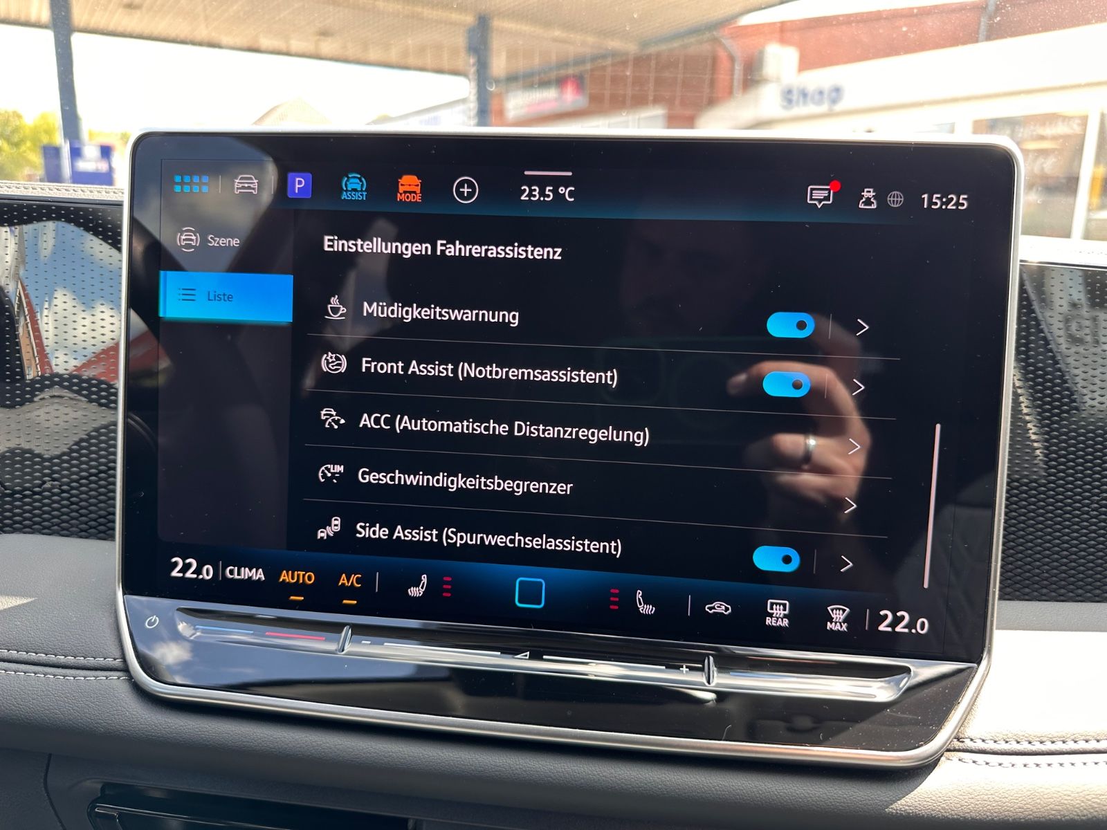 Fahrzeugabbildung Volkswagen Tiguan 1.5 eTSI Life DSG ACC/LED/RFK/SHZG