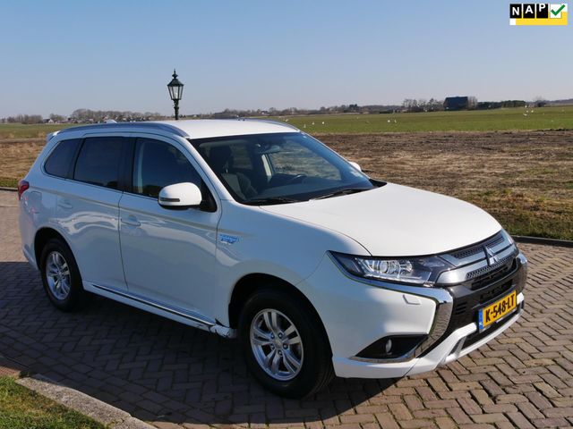 Mitsubishi Outlander 2.4 PHEV Pure AC * 2021 !! * 11999 NET