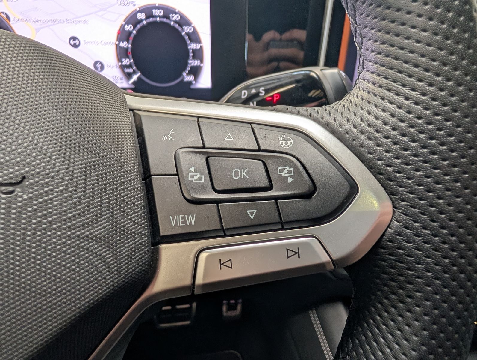 Photo du véhicule Volkswagen Tiguan 2.0TDI R-Line 4M Pano Black AHK Matrix 20