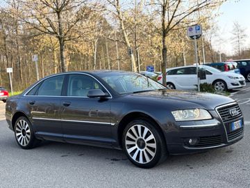Audi A8 - 4
