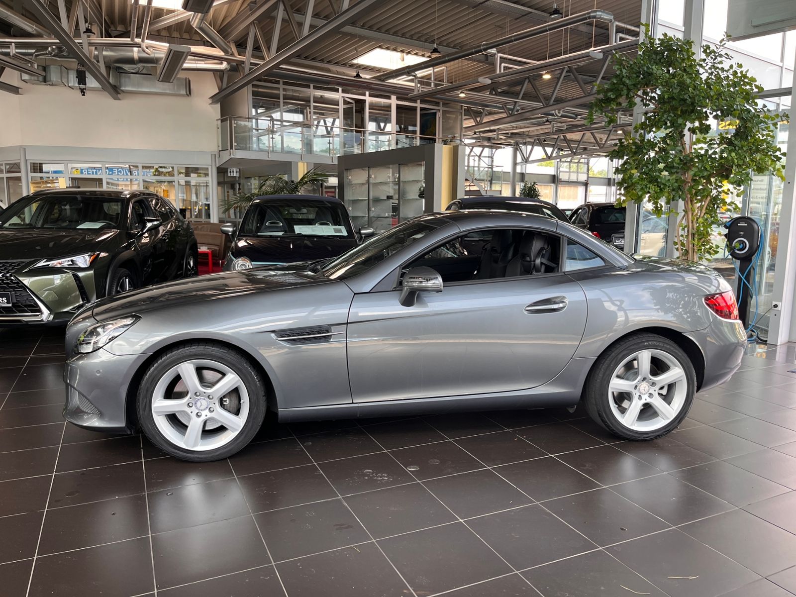 Fahrzeugabbildung Mercedes-Benz SLC 200 LEDER NAVI ALU