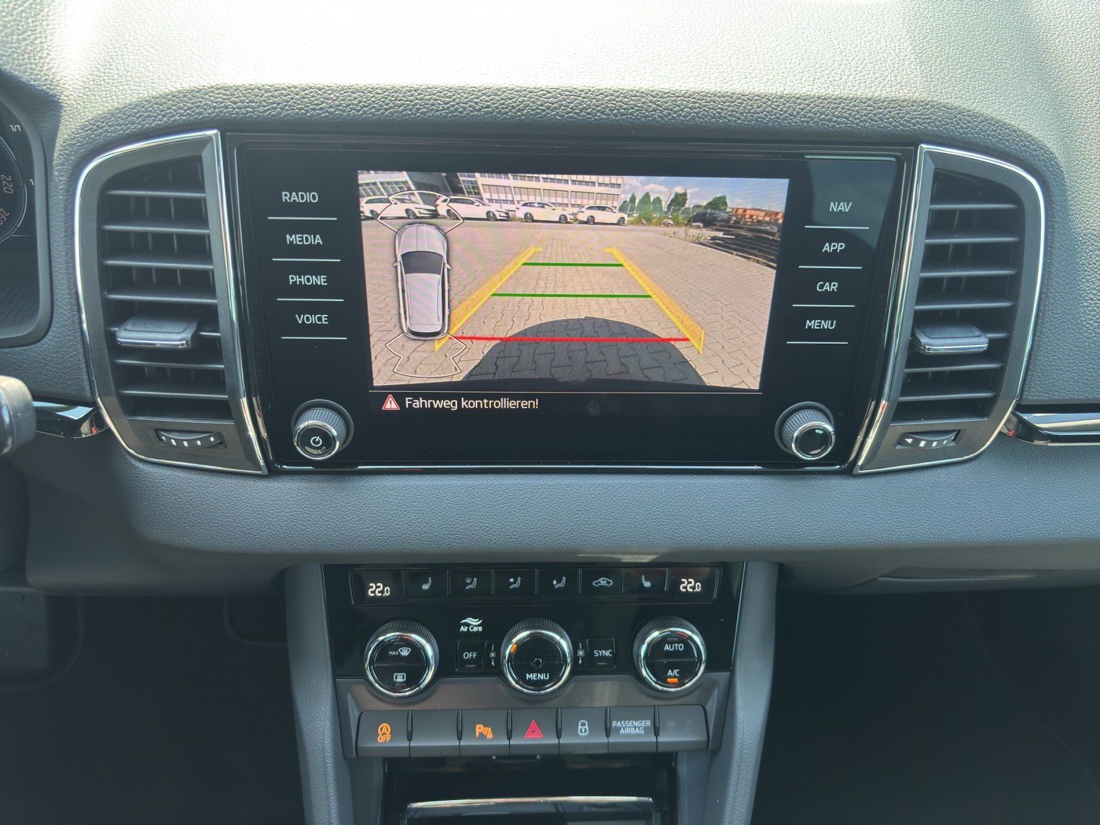 Fahrzeugabbildung SKODA Karoq Balance 1,5 TSI 110 kW DSG MATRIX/RFK/AHK