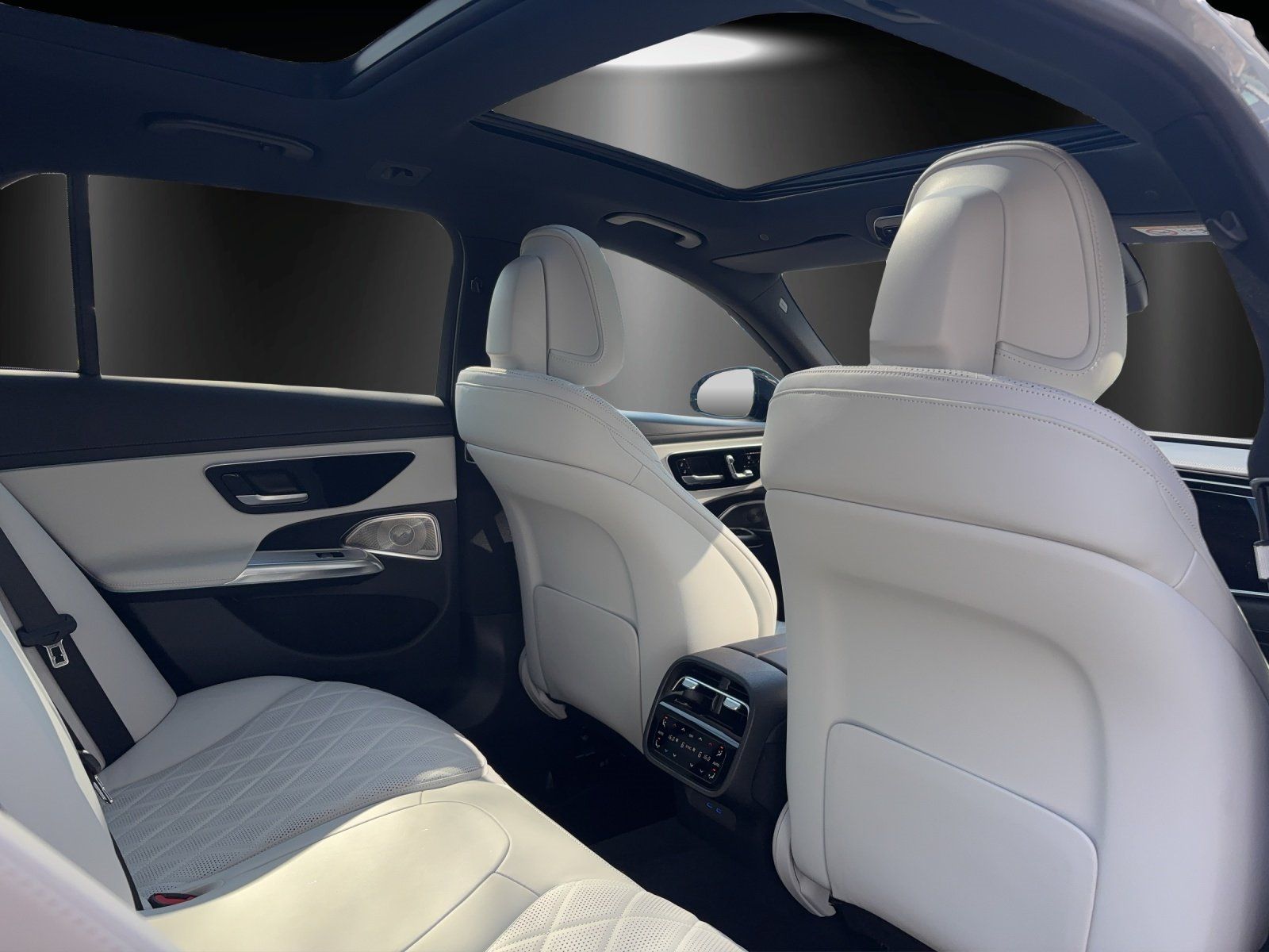 Fahrzeugabbildung Mercedes-Benz E220d T AMG Prem+ AIRMATIC Masage HYPER FahrAssi