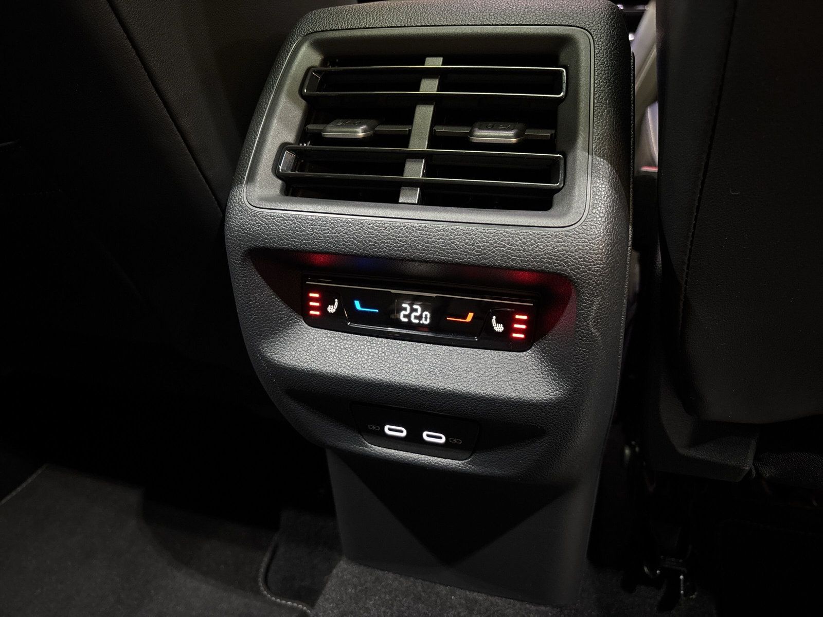 Fahrzeugabbildung Volkswagen Tiguan R-Line 1.5 TSI eHybrid DSG AHK App-Connec