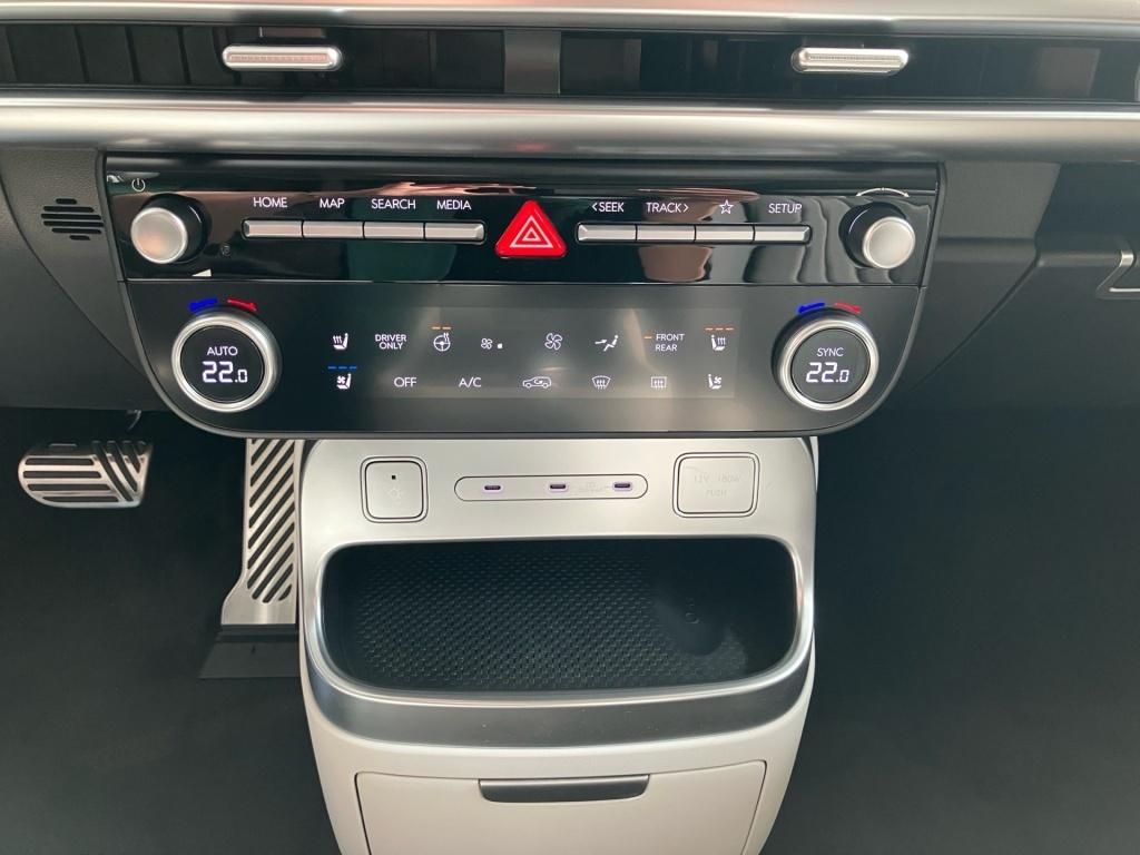 Fahrzeugabbildung Hyundai IONIQ 9 (6-Sitzer) 4WD 110kWh Uniq Pano HUD PDC