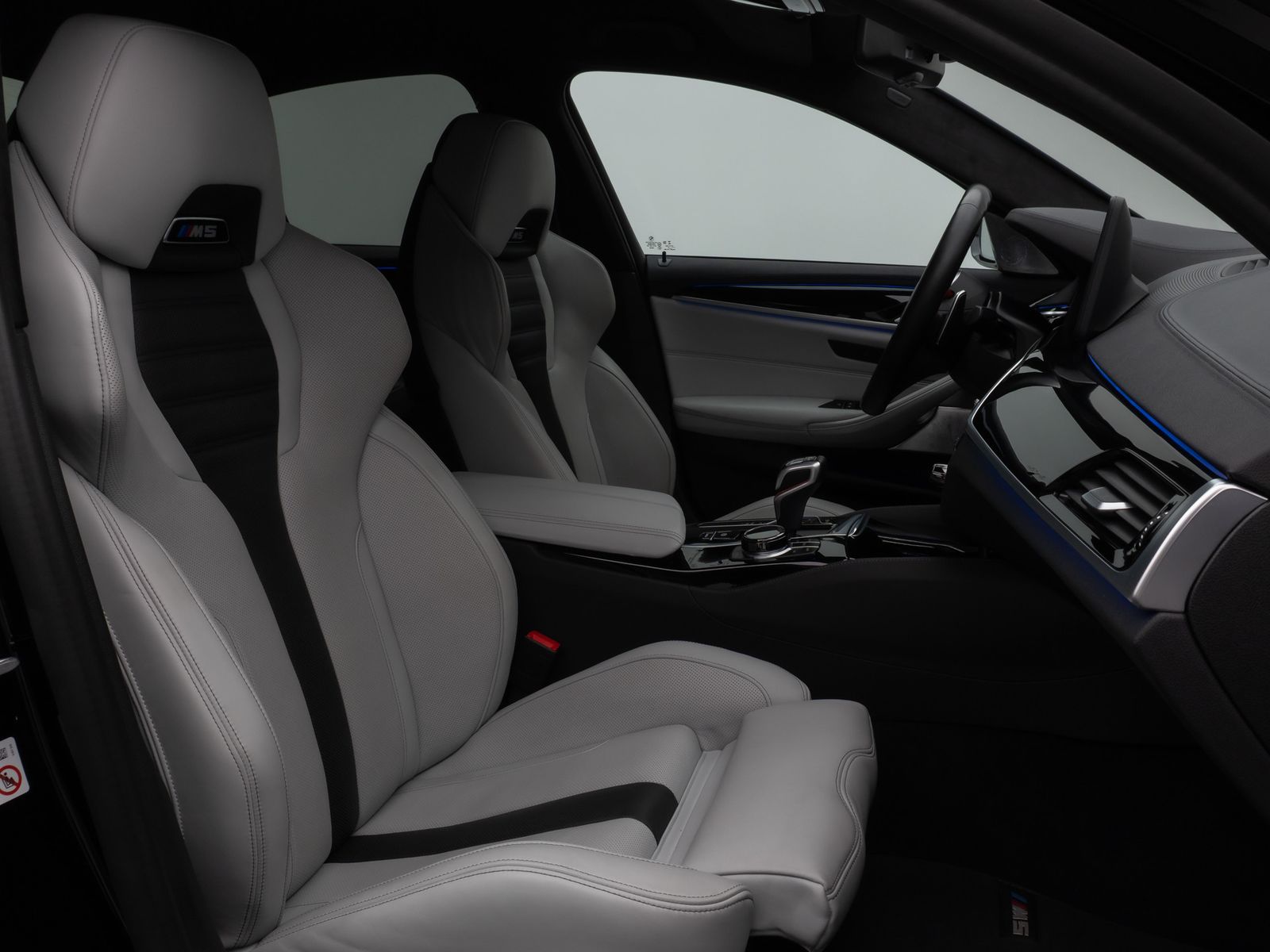 Fahrzeugabbildung BMW M5 Competition xD Kamera HUD DAB B&W SoftCL 20"