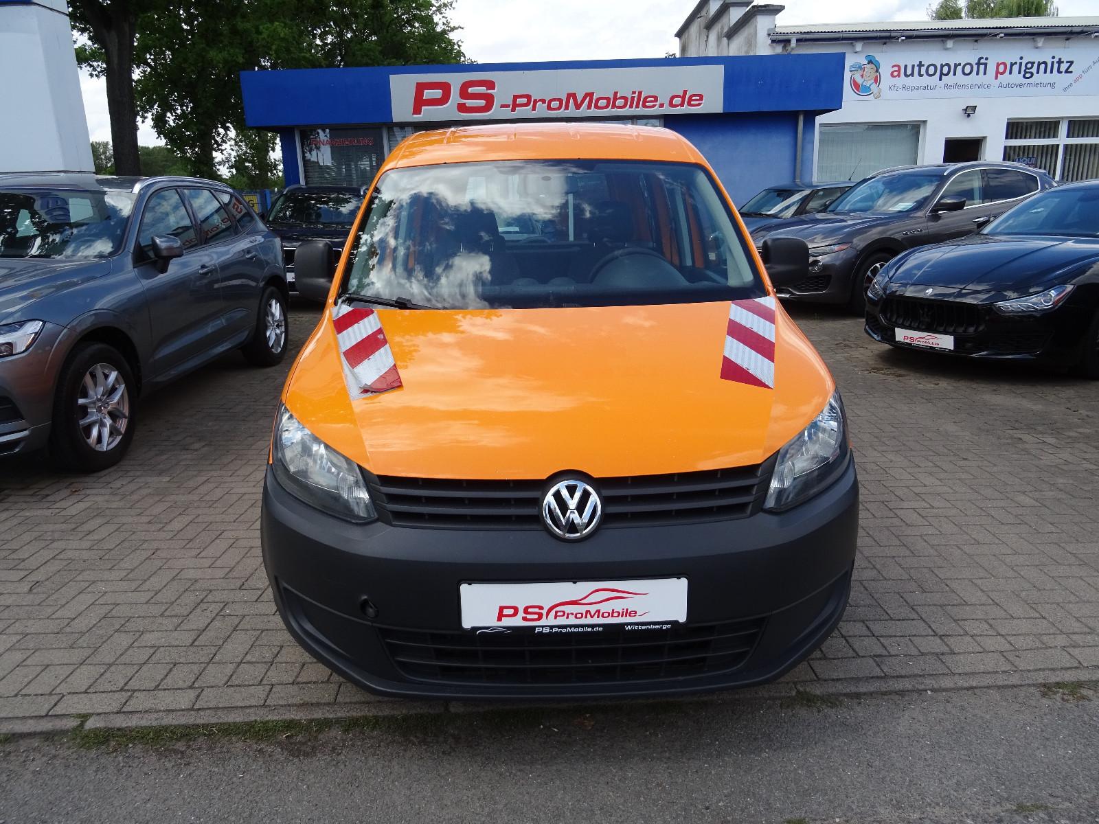 Volkswagen Caddy 2015 — rear view