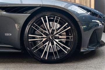 2019 Aston Martin DBS — фото 10
