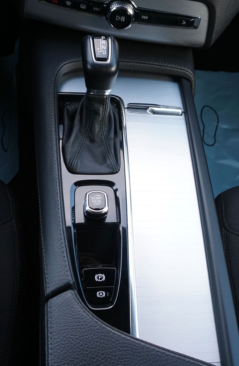 Fahrzeugabbildung Volvo XC90 Momentum AWD, Kamera, Navi, LED