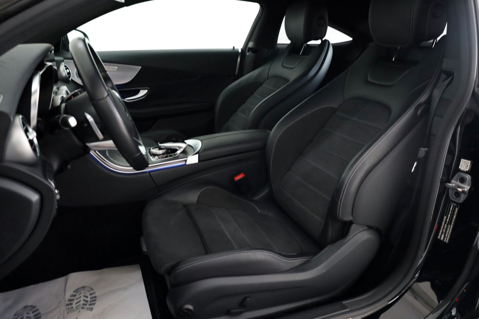 Fahrzeugabbildung Mercedes-Benz C 300 Coupe AMG Line NightP.,TLeder,Navi,LED,AHK