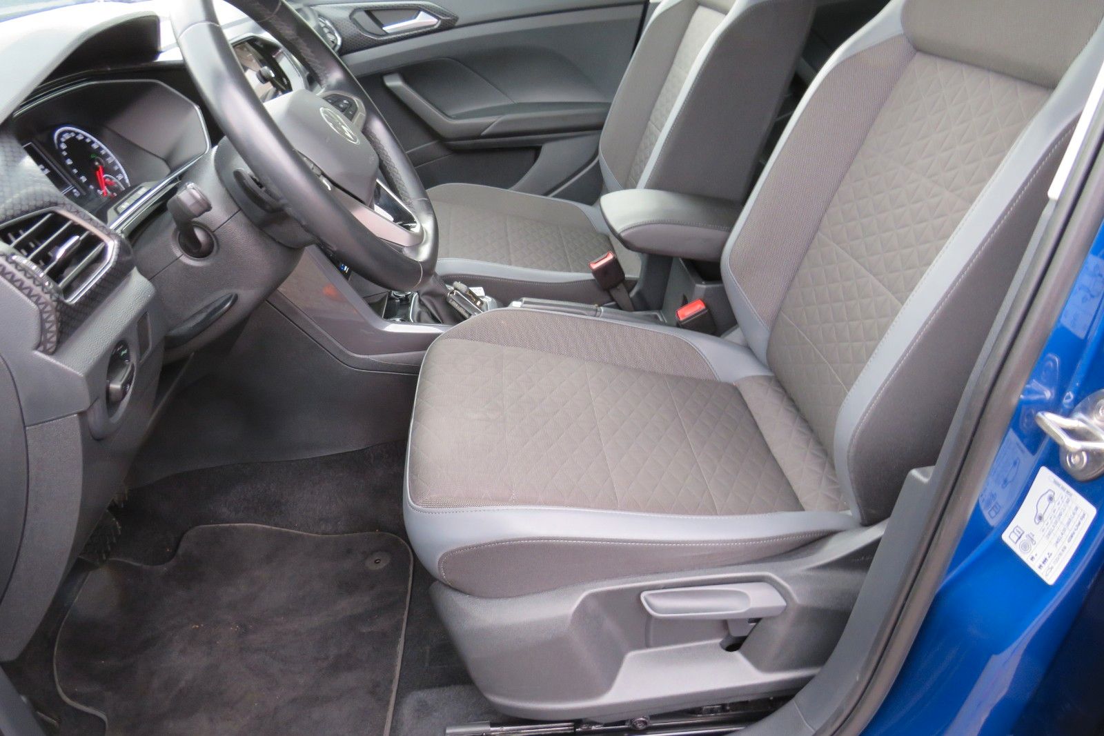 Fahrzeugabbildung Volkswagen T-Cross Highline DSG ACC NAVI AHK APP 1.HAND