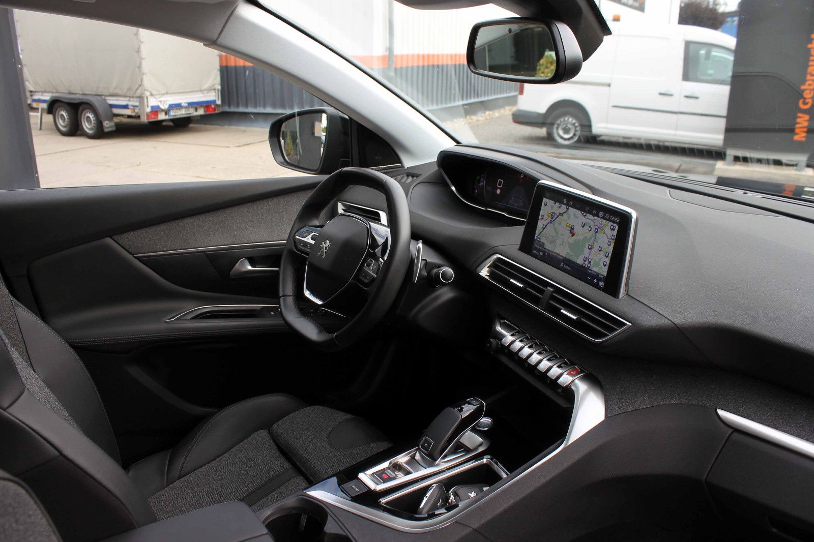 Fahrzeugabbildung Peugeot 3008 PureTech 180 Allure LED ACC 360° PANO SHZ