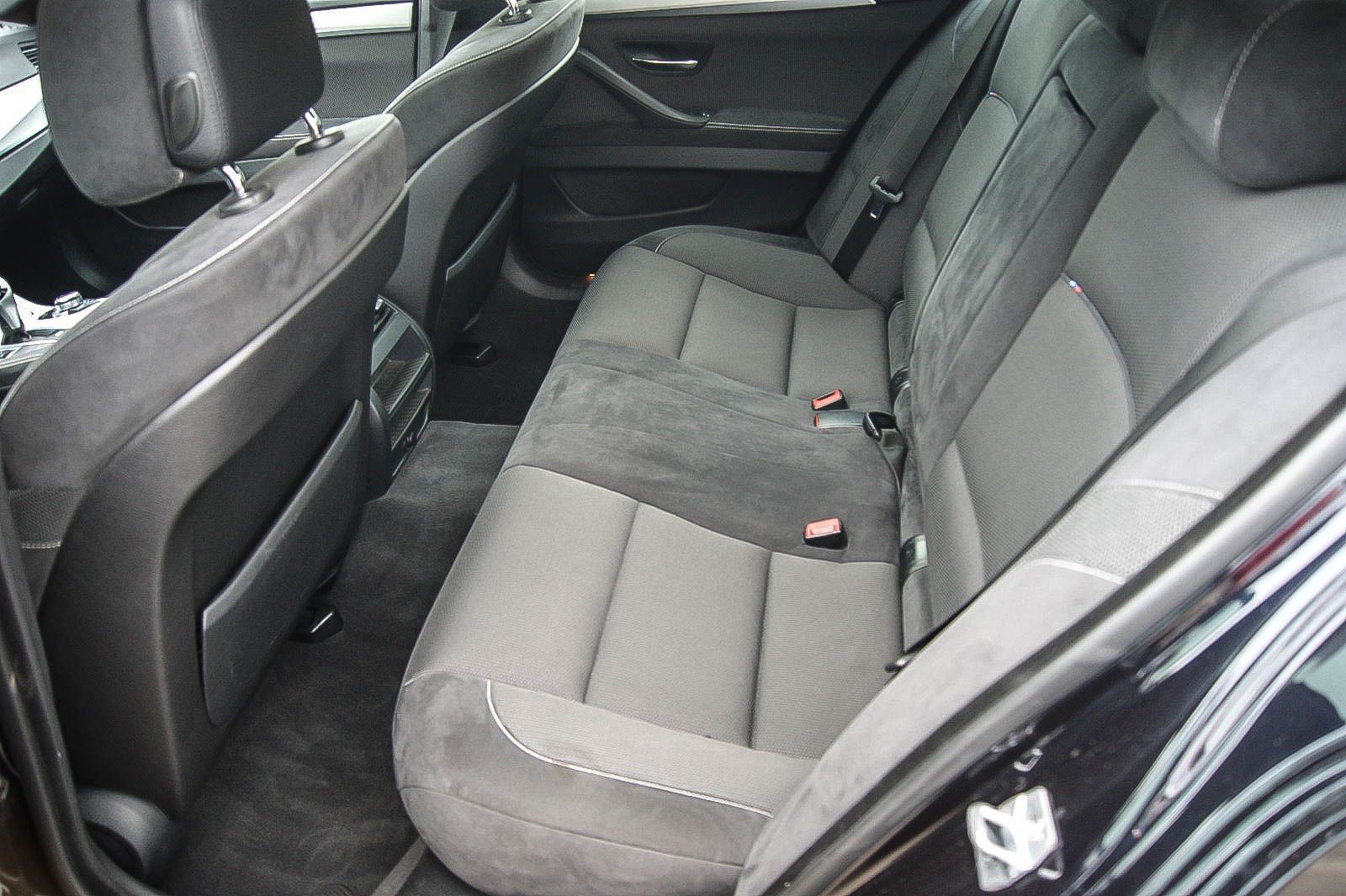 Fahrzeugabbildung BMW 525 d xDrive M-Sport SPORTPAKET SCHIEBEDACH STHZ