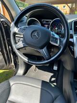Mercedes-Benz ML 350 4MATIC - - Mercedes-Benz ML 350 mit Benzin-Antrieb