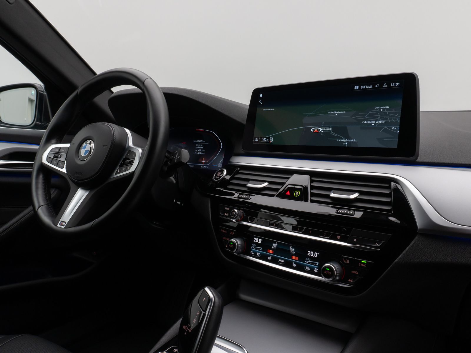 Fahrzeugabbildung BMW 520d Kamera DAB 4xKlima Leder M Sport AHK Alarm