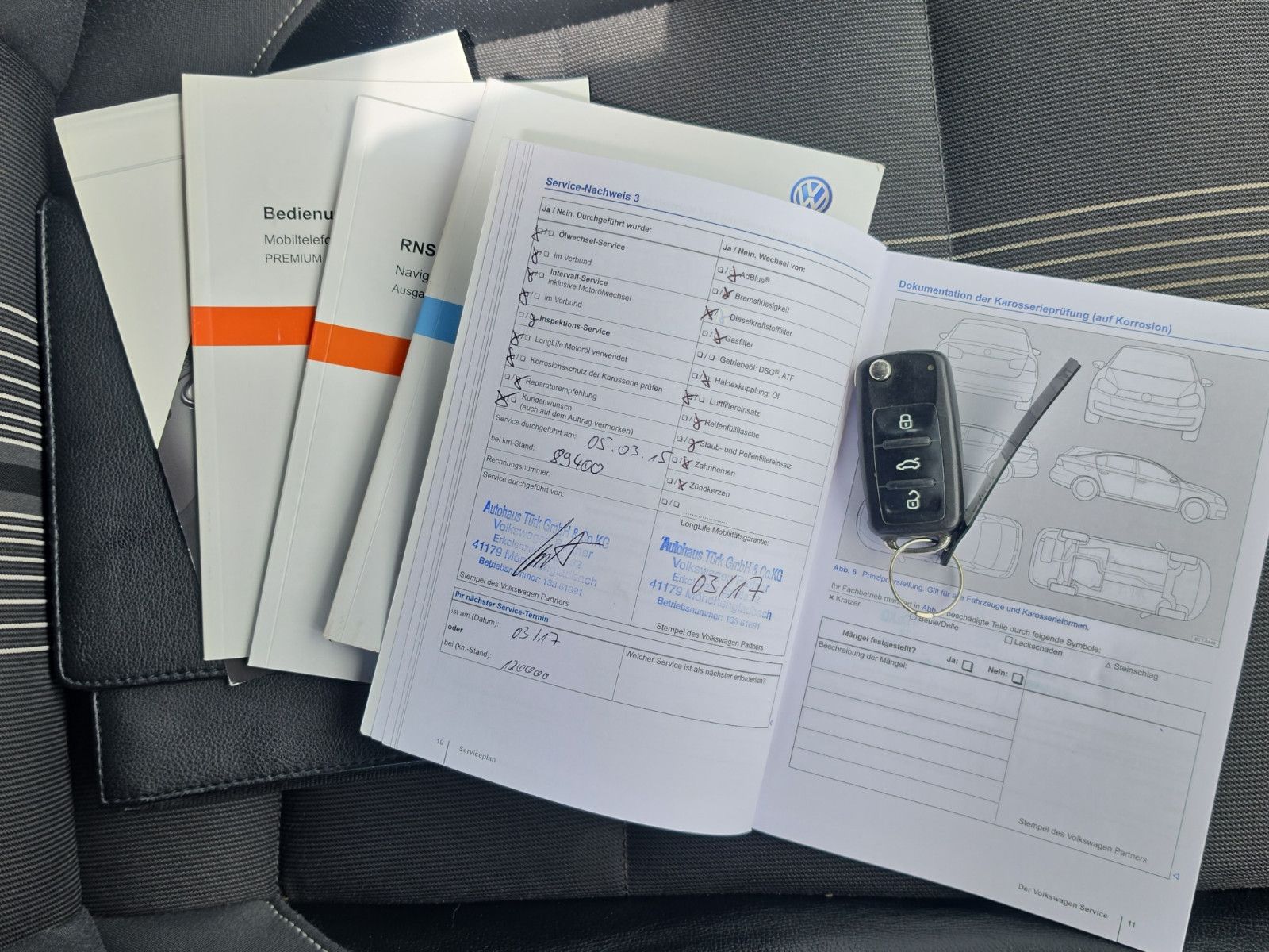 Fahrzeugabbildung Volkswagen Touran Match AUTOMATIK LEDER  PDC SHZ PDC