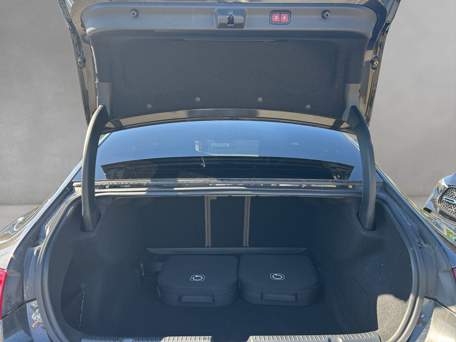 Fahrzeugabbildung Mercedes-Benz EQE500 Prem+ HYPER Massage TV Nappa AIRMATIC HAL