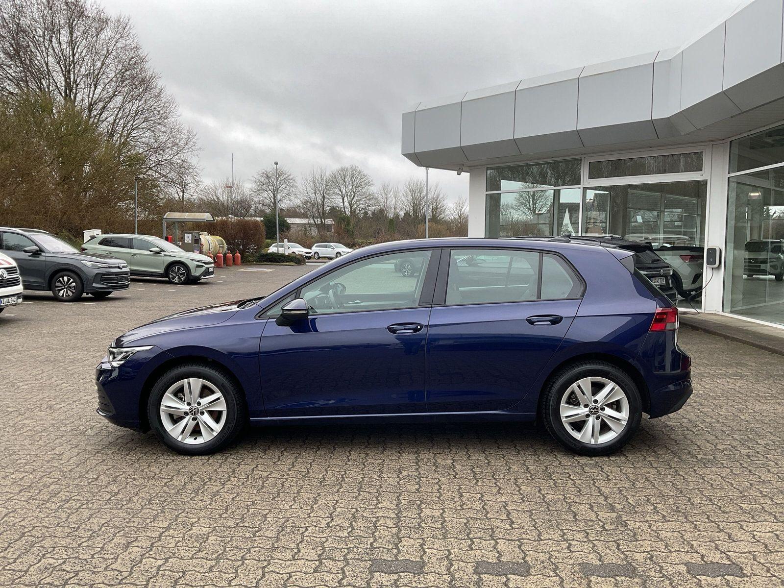 Volkswagen Golf VIII Life 1.0 eTSI DSG AHK PDC Navi Sitzhzg
