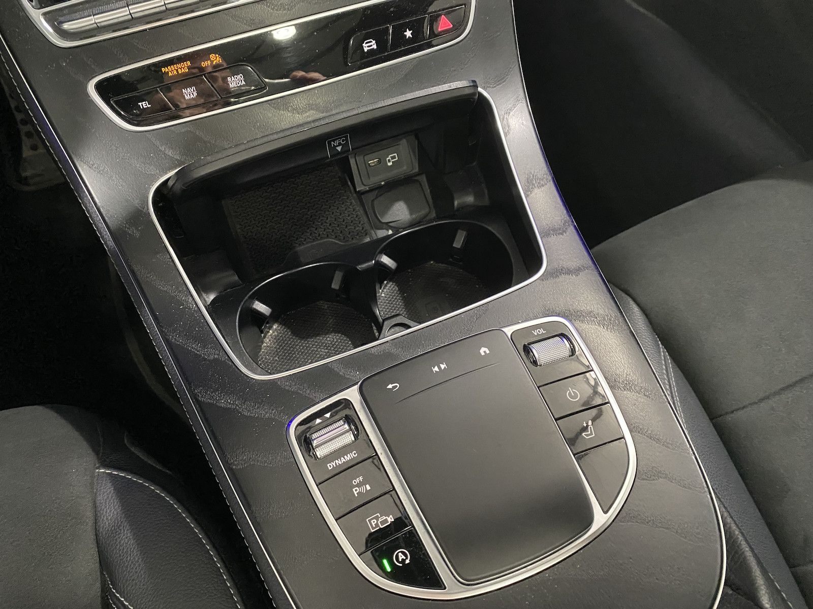 Fahrzeugabbildung Mercedes-Benz E 220 d T AMG/PANO/STHZG/´20/DIS/BUR/AHK/