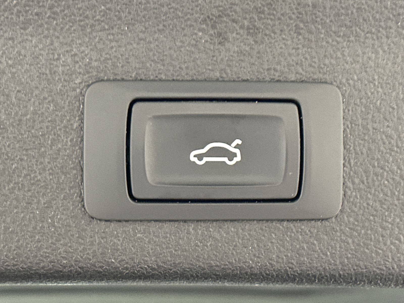 Fahrzeugabbildung Audi A6 Avant 55 TFSI e Qu S-Line NAV+LED+ACC+KAMERA