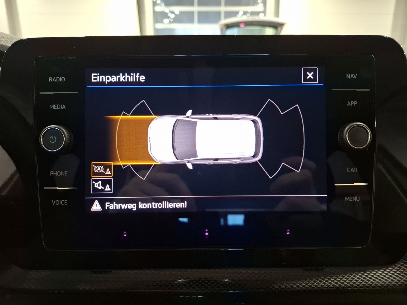 Fahrzeugabbildung Volkswagen T-Cross TSI Life LED AID ACC APP SH PDC LM