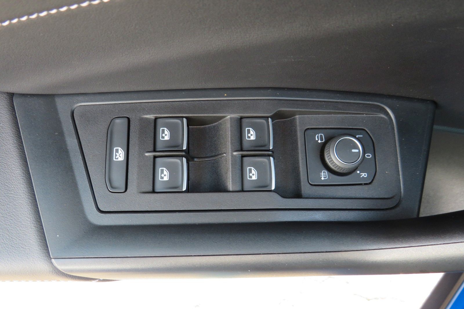 Fahrzeugabbildung Volkswagen T-Roc Style KAMERA ACC NAVI APP SITZH DIGI-COPI
