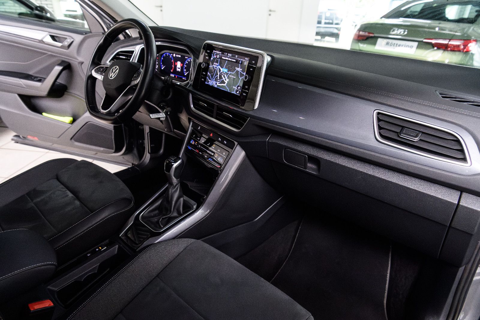 Fahrzeugabbildung Volkswagen T-Roc Style+LED+AHK+ACC+SHZ+GJR+APPCONNECT
