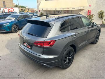 Volkswagen Touareg - 11