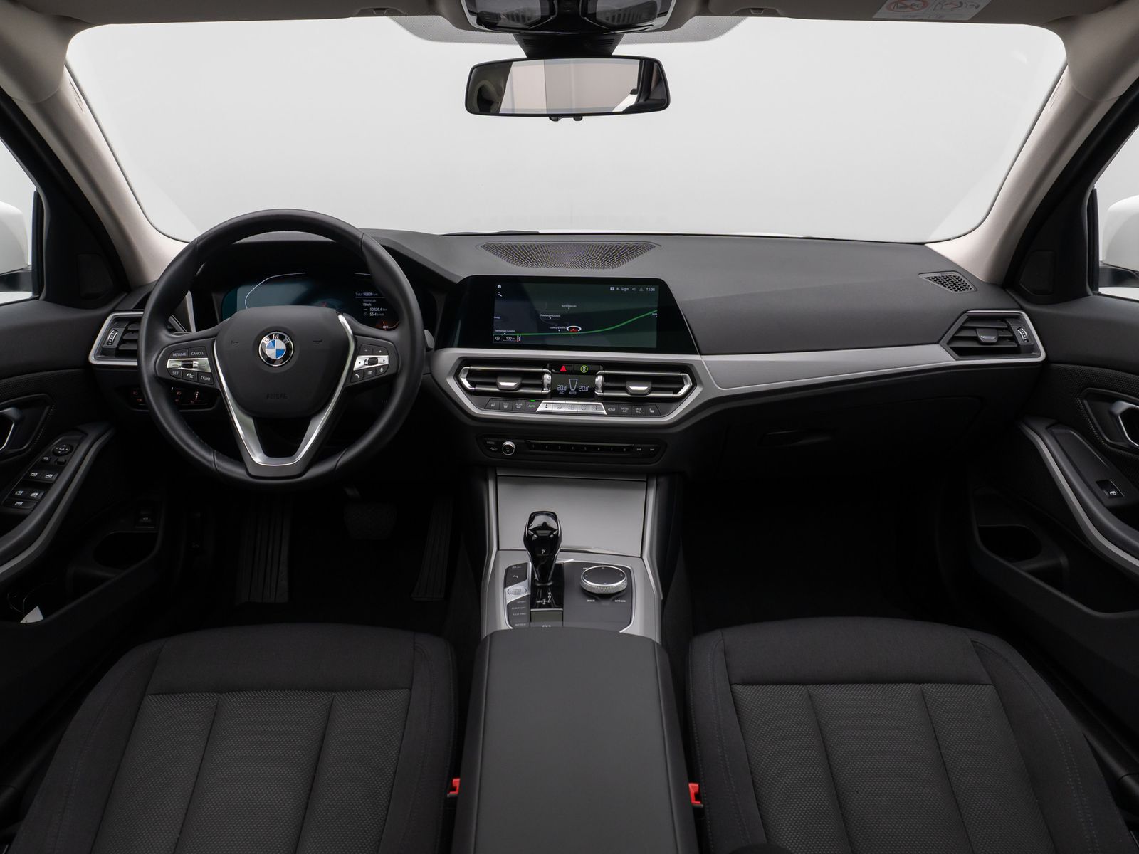 Fahrzeugabbildung BMW 320d Panorama DAB HiFi Stop&Go Alarm AHK PDC