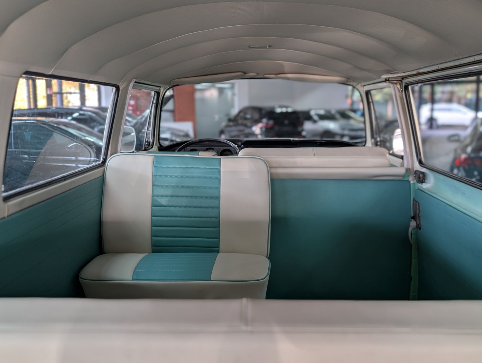 Fahrzeugabbildung Volkswagen T2 Fensterbus 9 Sitzer H-Zulassung frame off