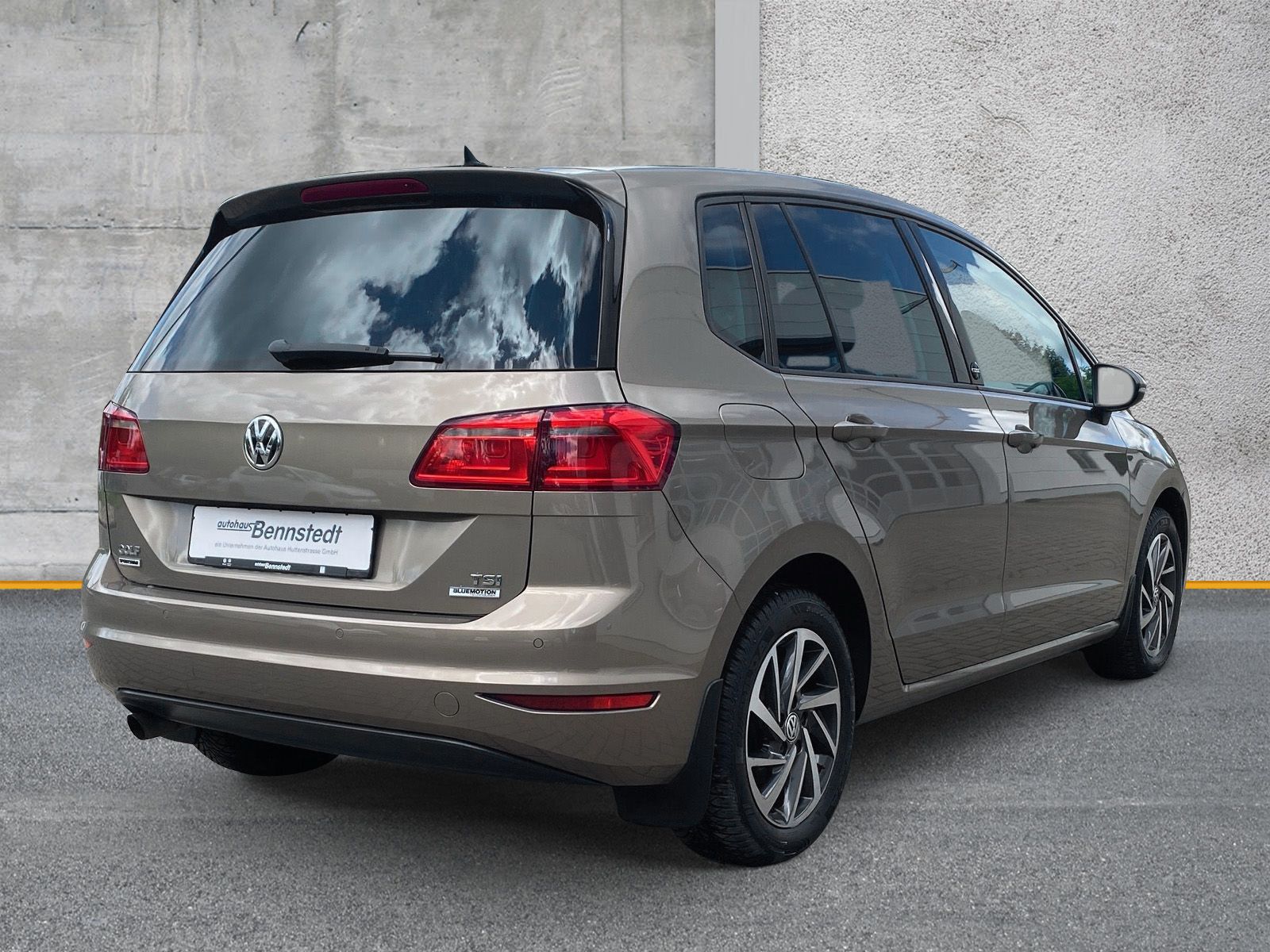 Fahrzeugabbildung Volkswagen Golf Sportsvan 1.2 TSI DSG Sound KAMERA APP BLIN
