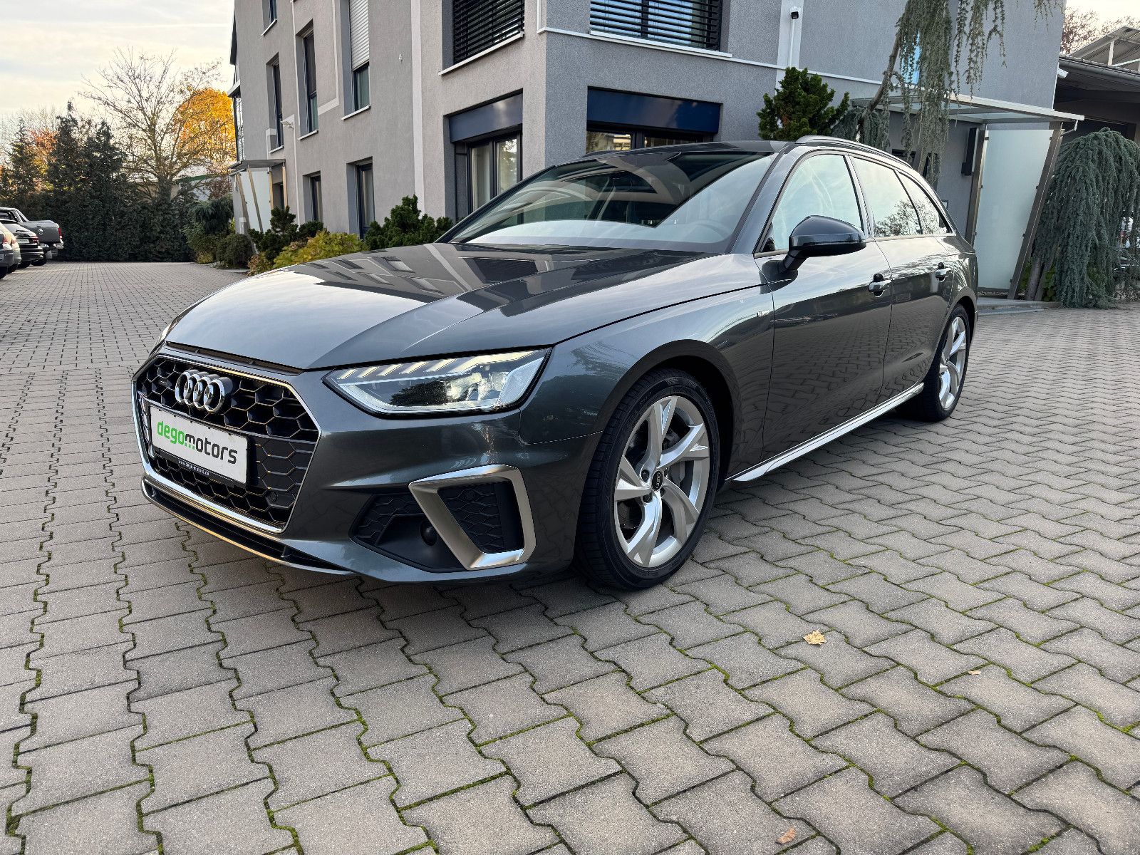 AUDI A4 Avant 40 TDI quattro S line