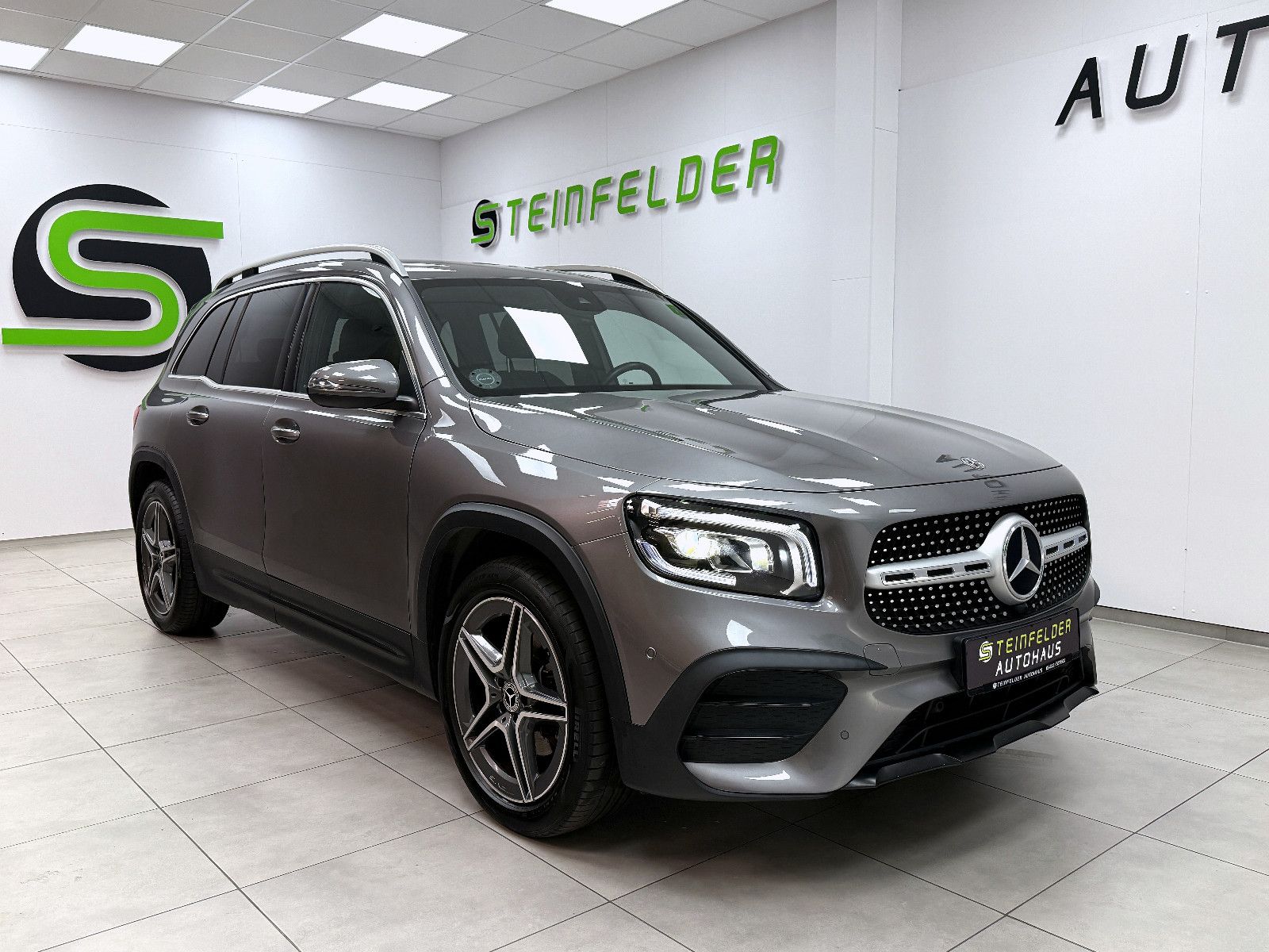 MERCEDES-BENZ GLB 200 AMG LINE / RKAM / LED / DISTRONIC