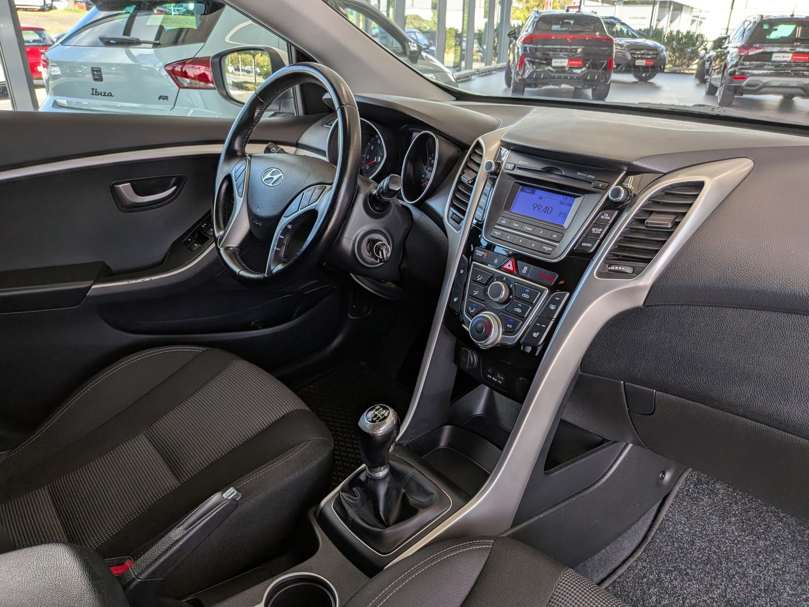 Fahrzeugabbildung Hyundai i30 1.6 Classic PDC Tempomat Bluetooth LHz SHz