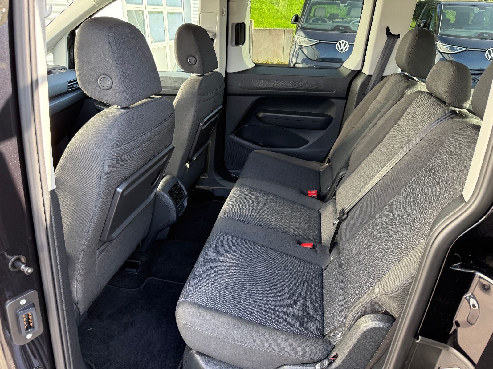 Fahrzeugabbildung Volkswagen Caddy Life ACC AHK Blis Navi LED Kamera SHZ