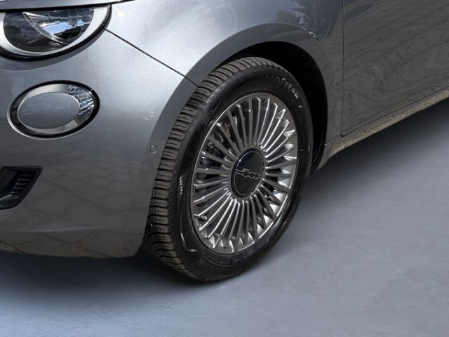 Fahrzeugabbildung Fiat 500 e Basis +NAVI+KLIMA+RFK+SHZ+CARPLAY+PDC+DAB+